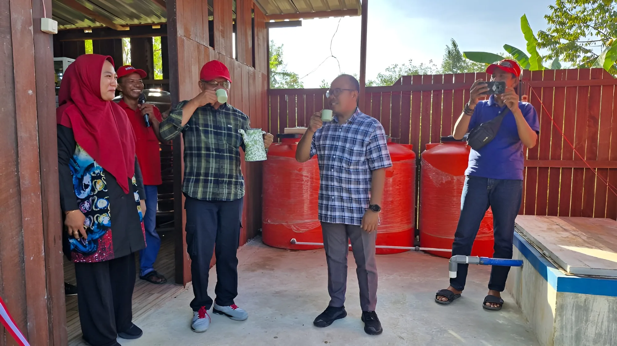 Foto: Sebuah Program Penyulingan Air Bersih di Sanga-sanga.