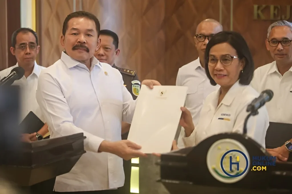 Foto: Jaksa Agung Sanitiar Burhanuddin menerima secara resmi laporan dari Menkeu Sri Mulyani atas 4 debitor bermasalah. (Istimewa)